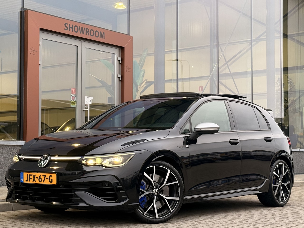 Volkswagen Golf - 2.0 TSI R 4Motion | Pano | Harman / Kardon | Stage 1+ 380PK | Akrapovic | - AutoWereld.nl