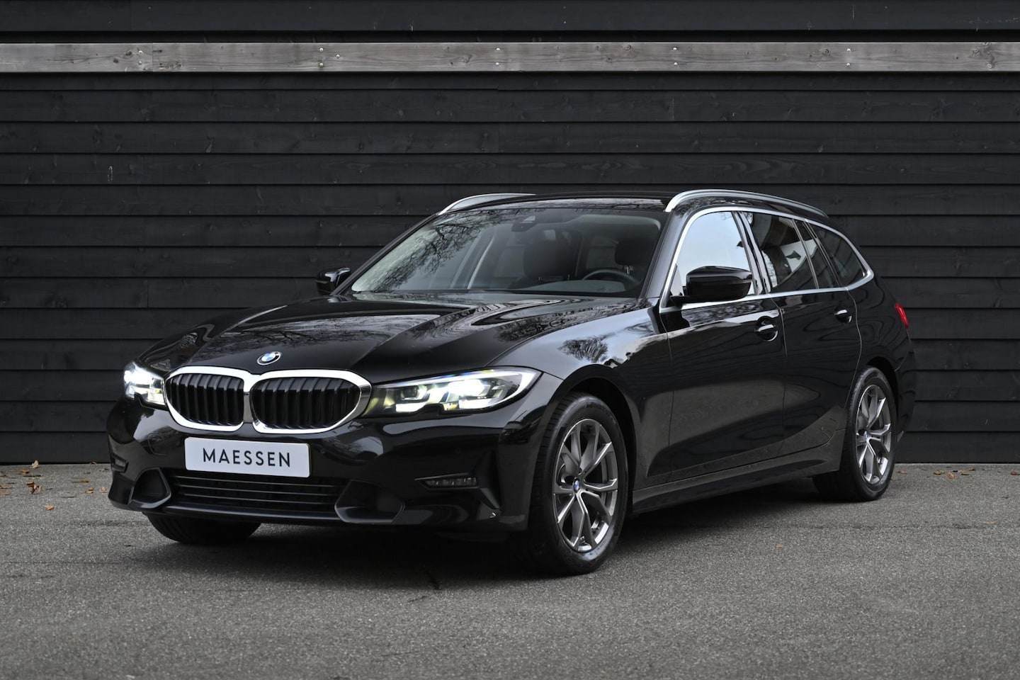 BMW 3-serie Touring - 318i Executive Edition /Carplay/Sportline/LED/PDC - AutoWereld.nl