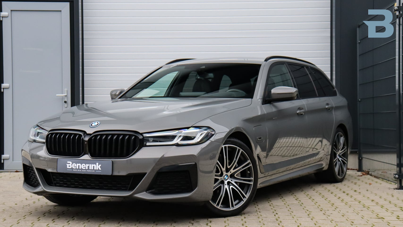 BMW 5-serie Touring - 530e xDrive M-Sport | Harman/Kardon | Laserlight | Head-up | Comfort Access | Parking Assi - AutoWereld.nl