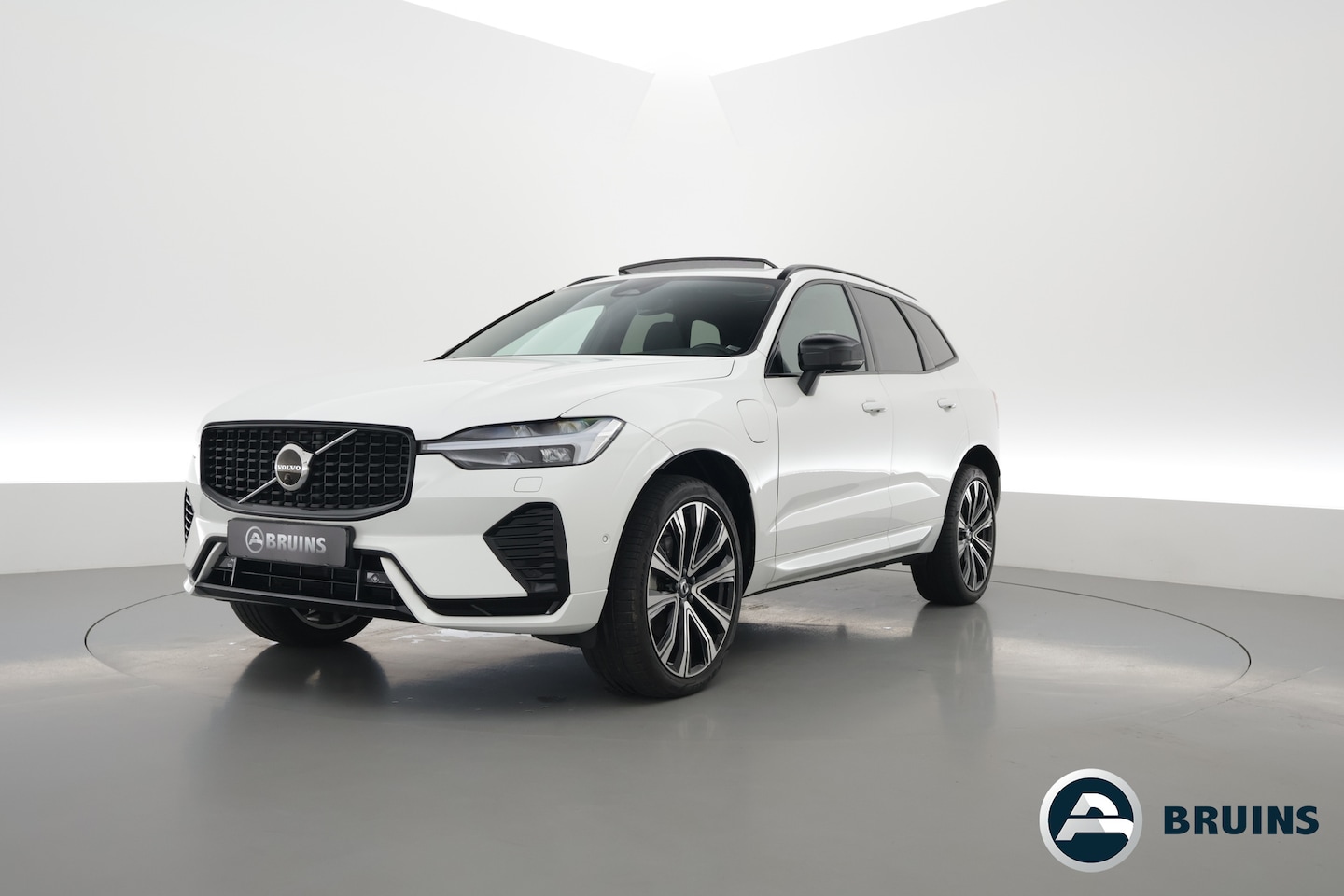 Volvo XC60 - 2.0 T6 Plug-in hybrid AWD R-Design | Facelift | Long Range | Pano-dak | 21 inch | Sportsto - AutoWereld.nl