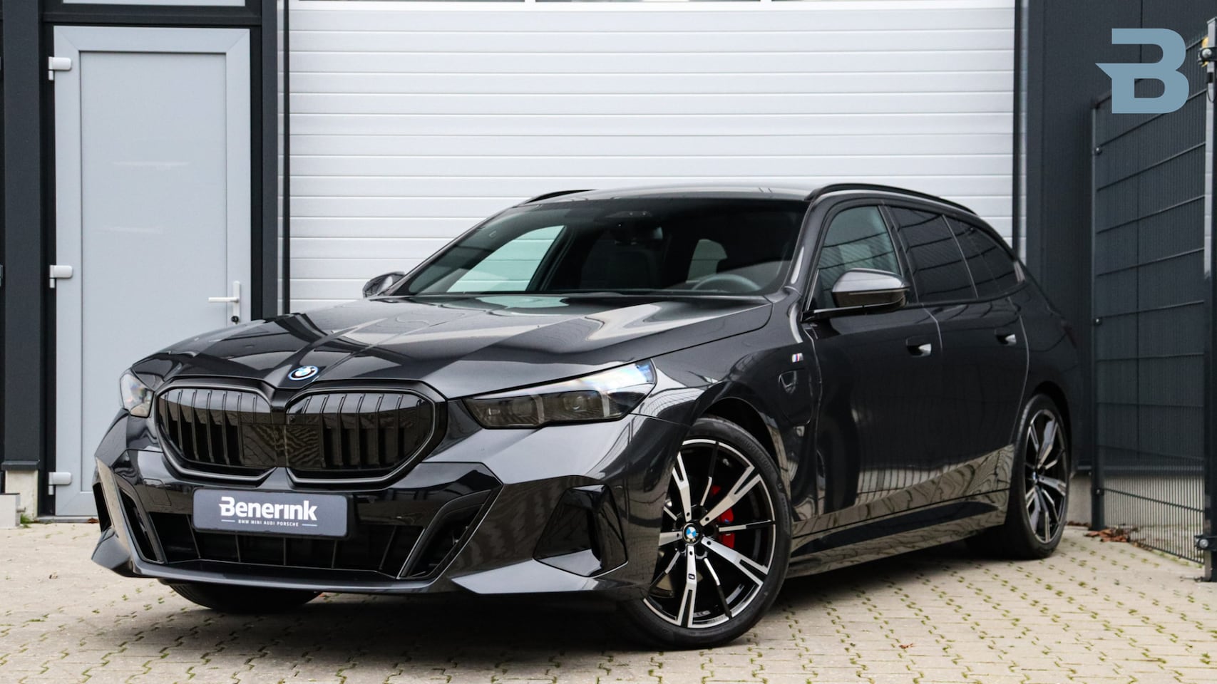 BMW 5-serie Touring - 530e xDrive M-Sport Pro | Stoelventilatie | Harman/Kardon | Panoramadak | Carbon | Trekhaa - AutoWereld.nl