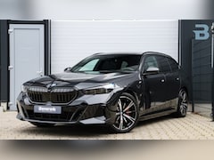 BMW 5-serie Touring - 530e xDrive M-Sport Pro | Stoelventilatie | Harman/Kardon | Panoramadak | Carbon | Trekhaa