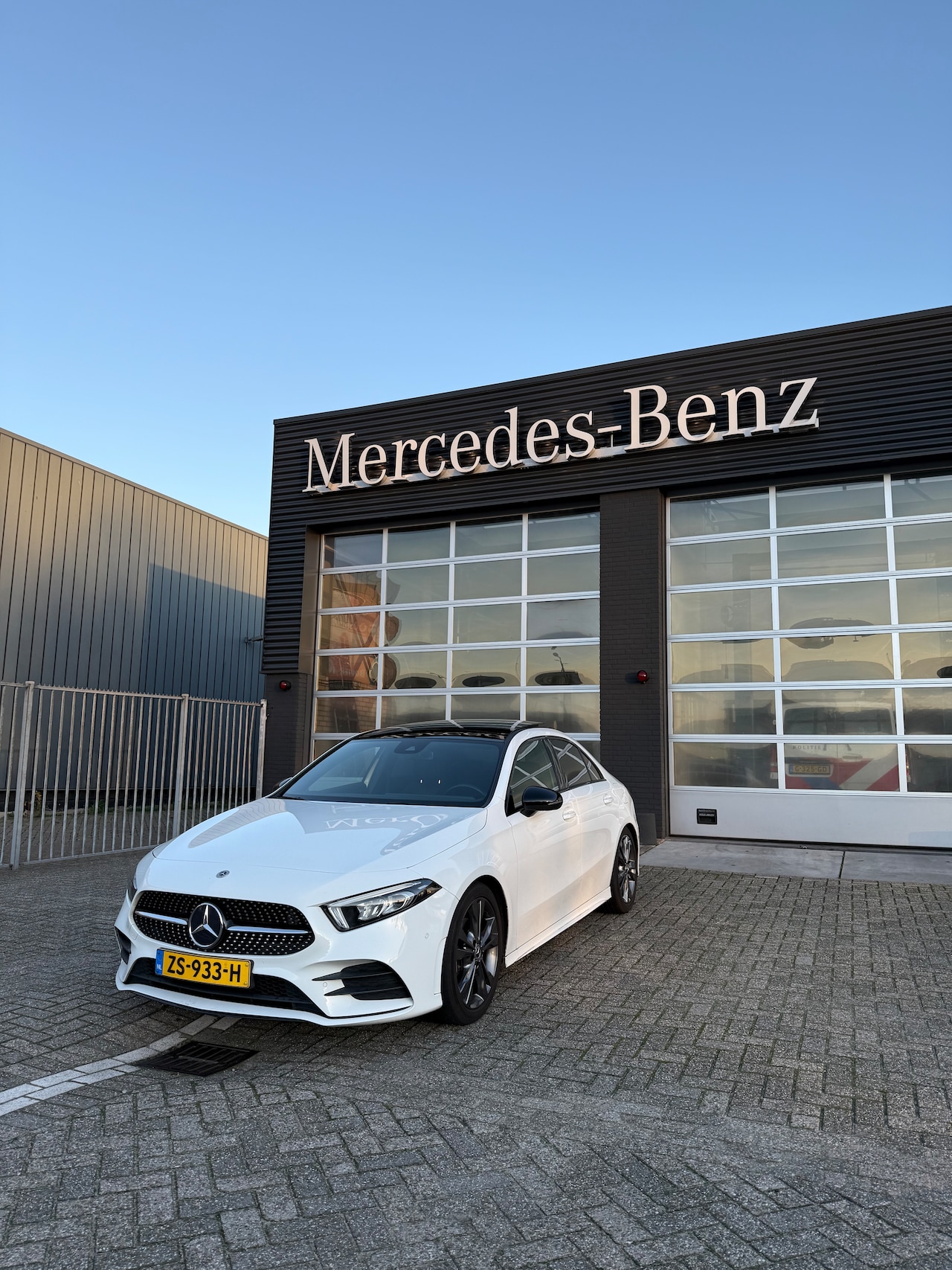 Mercedes-Benz A-klasse - 200 Premium Plus AMG Line 	•	AMG-styling 	•	Elektronische climate control 	•	18” lichtmetalen velgen 	•	Spo - AutoWereld.nl
