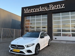 Mercedes-Benz A-klasse - 200 Premium Plus AMG Line • AMG-styling • Elektronische climate control • 18” lichtmetalen velgen • Spo
