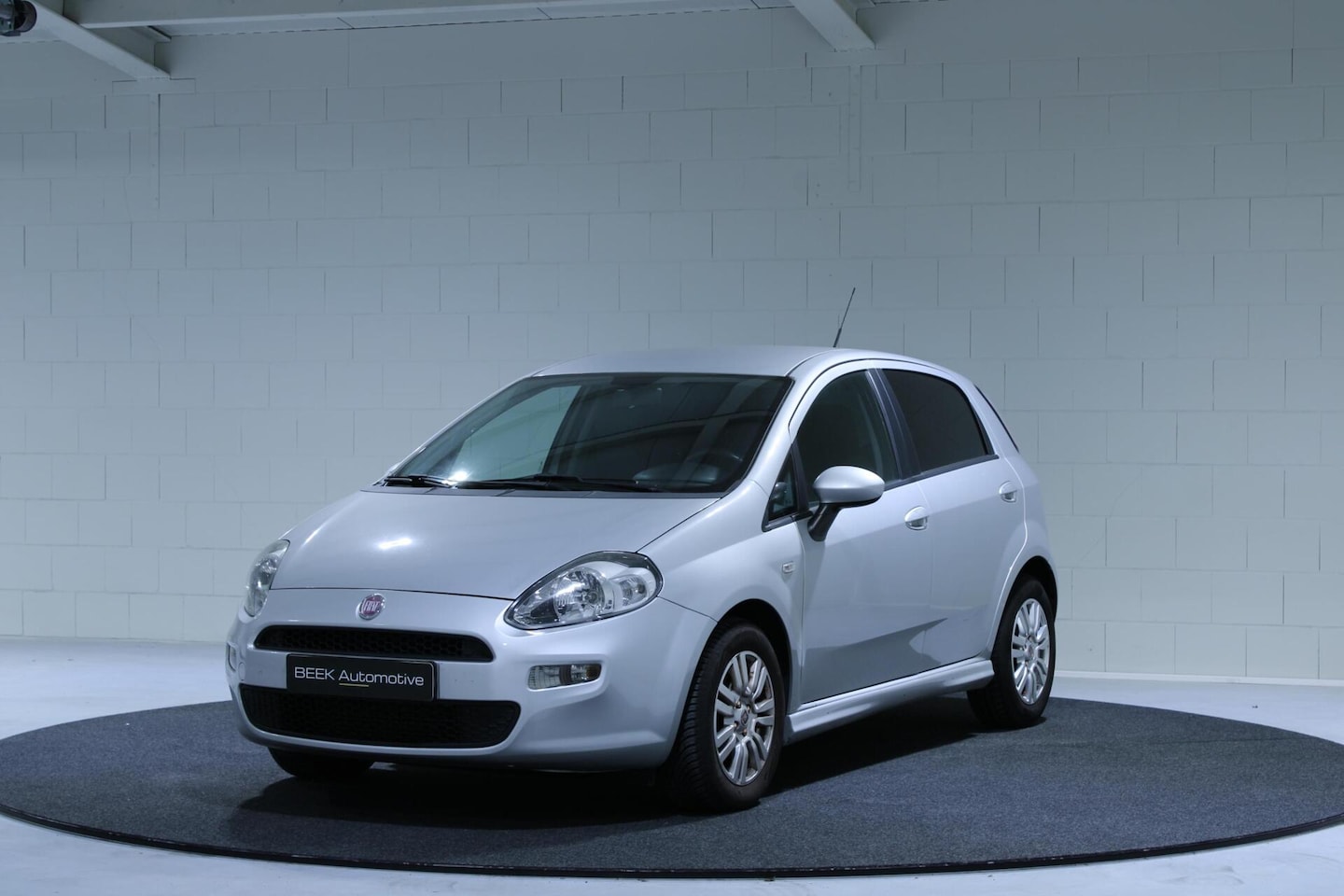 Fiat Punto Evo - 0.9 TwinAir Street | PDC | Bluetooth - AutoWereld.nl