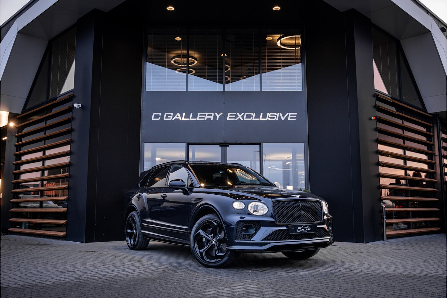 Bentley Bentayga - 4.0 V8 S - Origineel NL | Keramisch | NAIM | Stoelkoeling & Massage - AutoWereld.nl