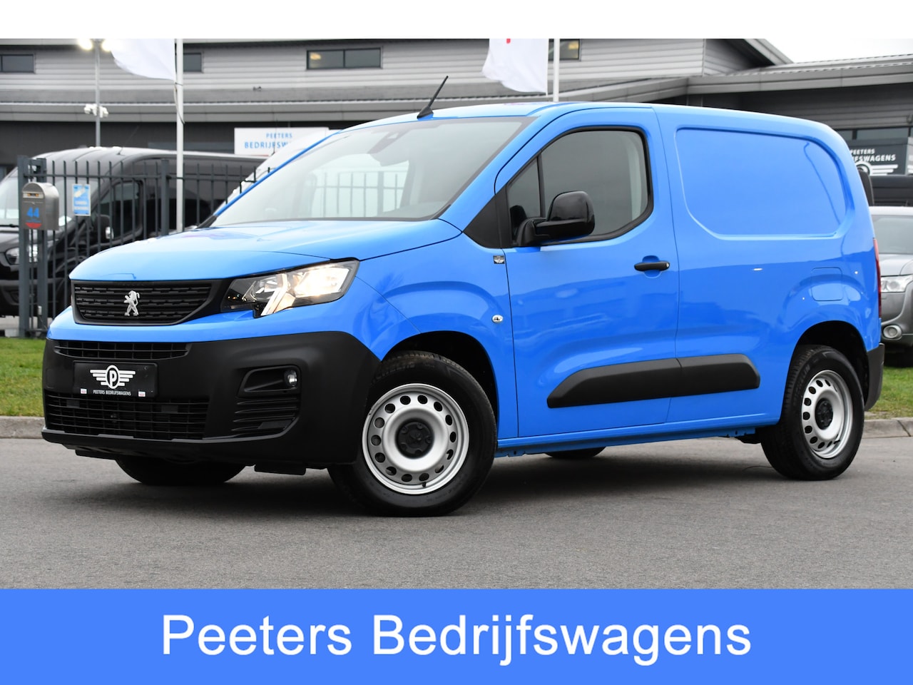 Peugeot e-Partner - 136 L1 50 kWh Premium Camera, Cruise, Carplay, Carplay, 136pk, Multimedia, Sensoren, Uniek - AutoWereld.nl