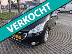 Peugeot 208 - 1.2 e-VTi Oxygo. Automaat Bj.2014 Kmst.150695 Met APK tot 30-01-2027