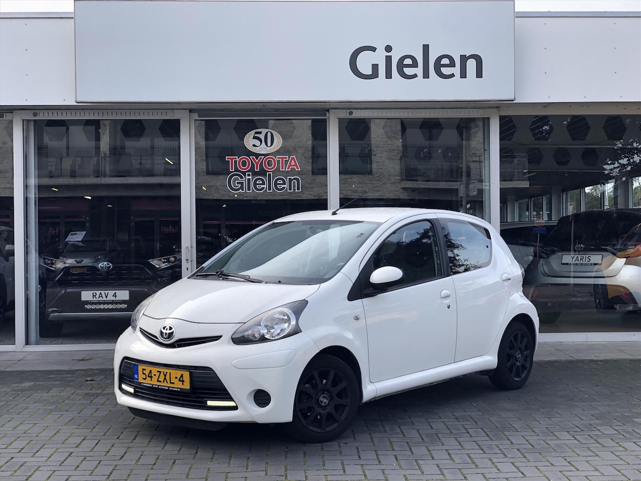 Toyota Aygo - 1.0 VVT-i 5D Aspiration Automaat | Airconditioning, Bluetooth, Centrale deurvergrendeling, - AutoWereld.nl
