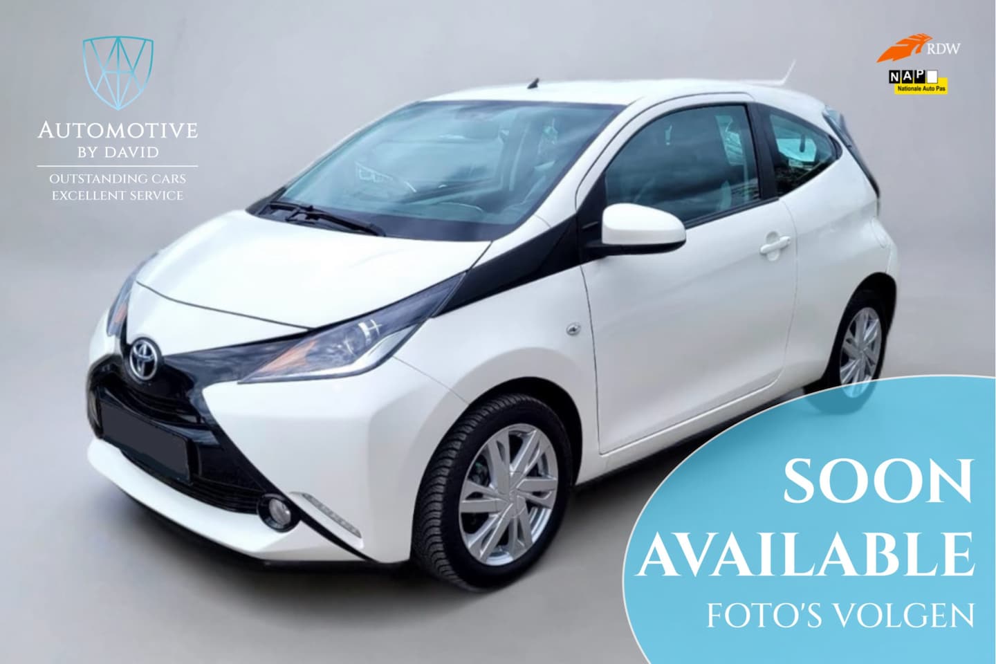 Toyota Aygo - 1.0 69 pk VVT-i X-PLAY AUTOMAAT / AIRCO / BLUETOOTH / LMV - AutoWereld.nl