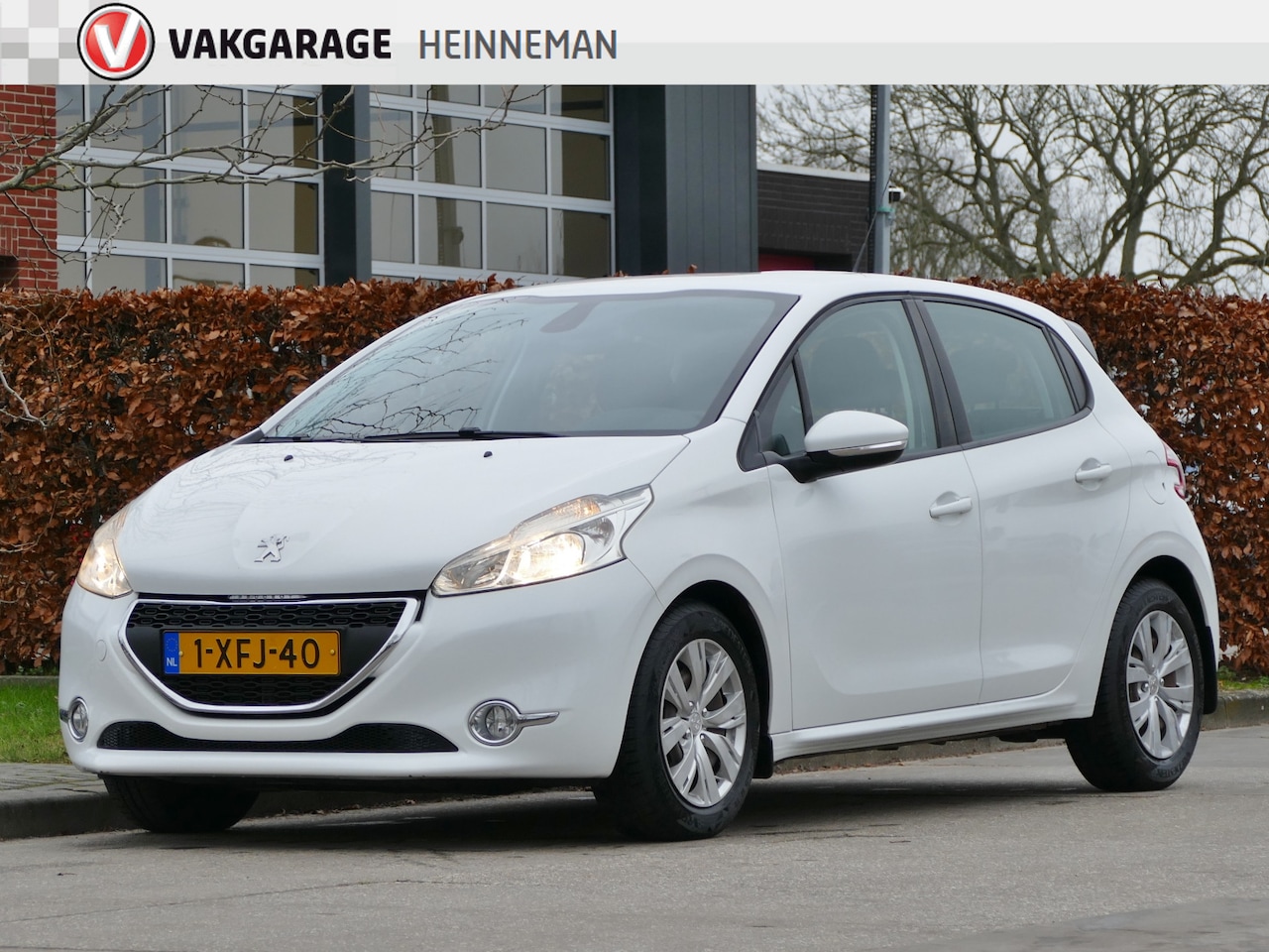 Peugeot 208 - 1.2 e-VTi Envy AUTOMAAT | navigatie | all-season-banden - AutoWereld.nl
