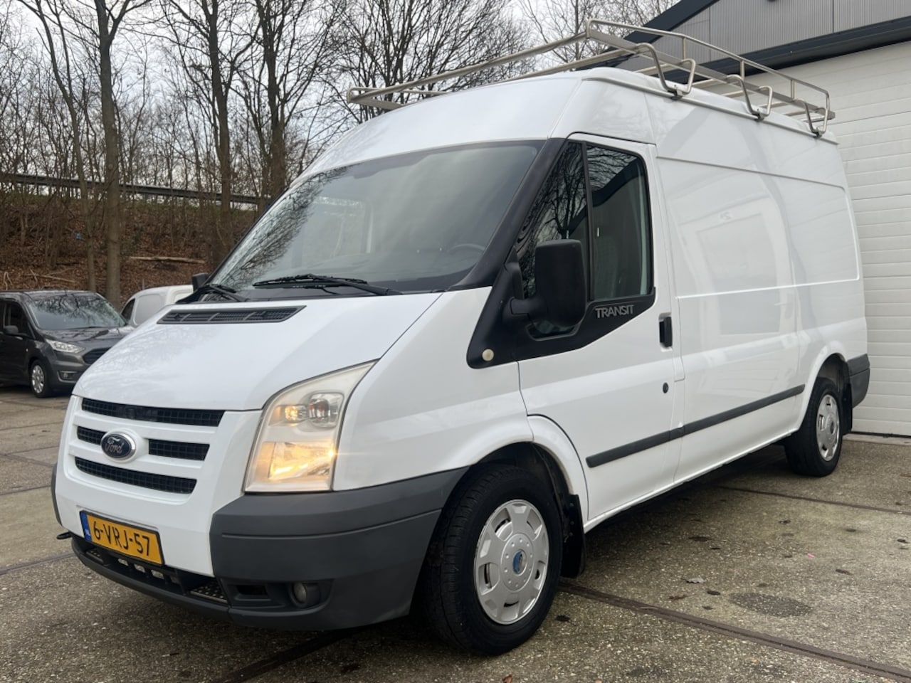 Ford Transit - 2.2 TDCI Limited | Airco | Cruise | Navi | Trekhaak - AutoWereld.nl