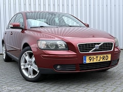 Volvo S40 - 2.4i Momentum | 170pk | Leder | Trekhaak | Navi | 2006 | Volledige historie |