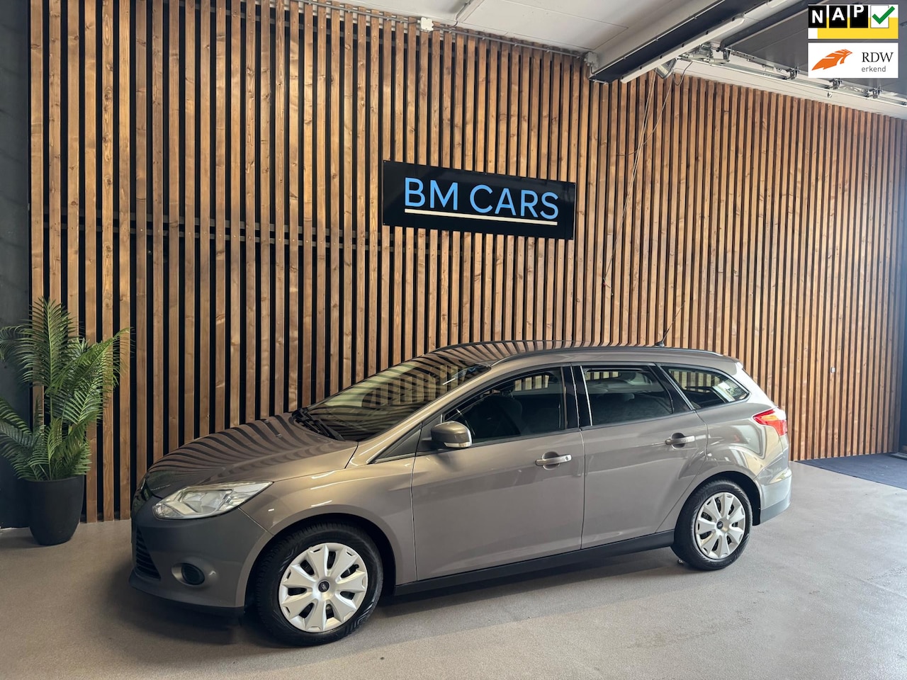 Ford Focus Wagon - 1.0 EcoBoost Trend Airco,Pdc, 2e Eigenaar - AutoWereld.nl