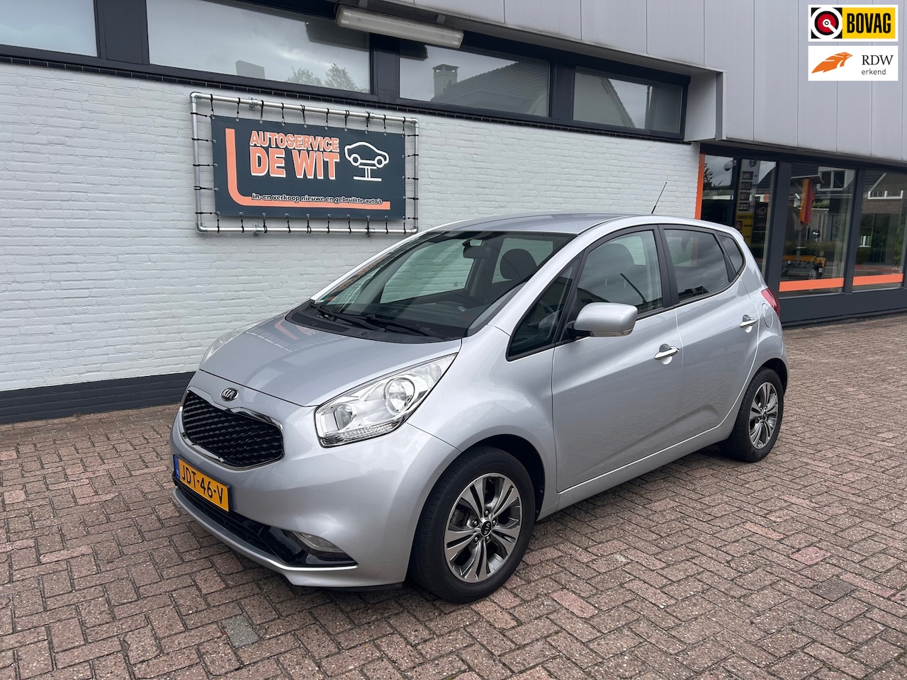 Kia Venga - 1.6 CVVT ExecutiveLine automaat, weinig km-ers - AutoWereld.nl