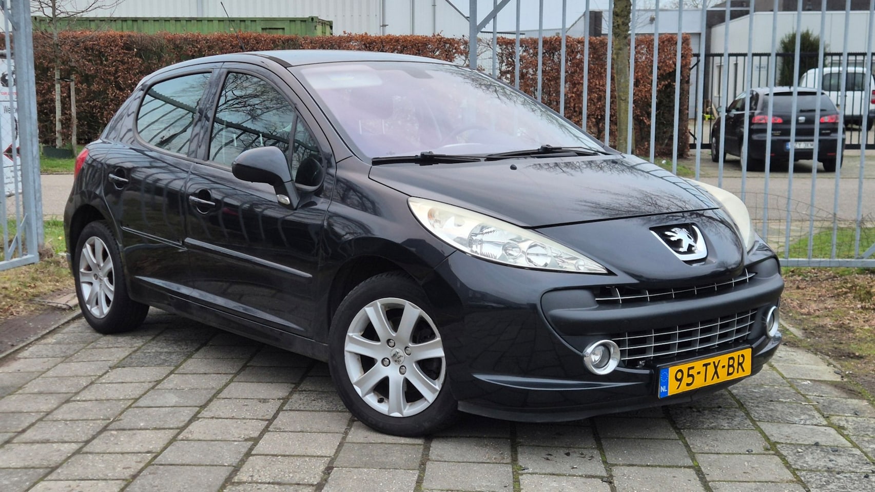 Peugeot 207 - 1.6-16V XS Pack NIEUW APK NAP WEINIG KM GOED ONDERHOUDEN! - AutoWereld.nl