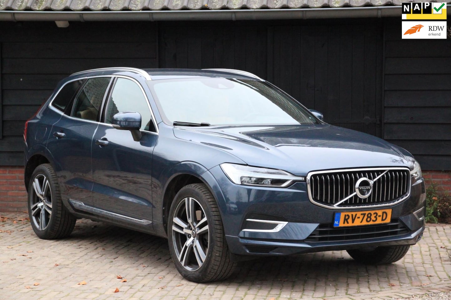 Volvo XC60 - 2.0 D4 AWD Inscription Camera/Parkeersensor v,a/Leer/Adaptive - AutoWereld.nl
