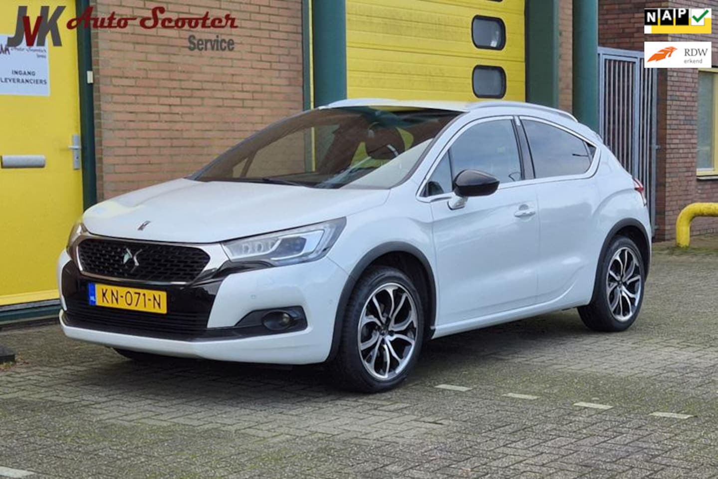 DS 4 - 1.2 PureTech Chic Airco! Cruise Control! Trekhaak! NAP! - AutoWereld.nl