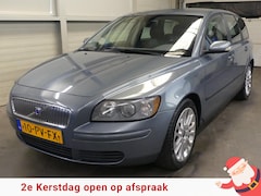 Volvo V50 - 2.4 Momentum - Airco - Leer - Mooie auto