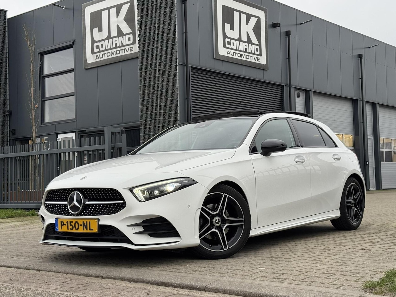 Mercedes-Benz A-klasse - 180 AMG | Pano | Ambient Lights | Widescreen | Multibeam | Keyless | Camera - AutoWereld.nl