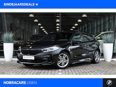 BMW 1-serie - 118i M Sport Automaat / Panoramadak / Sportstoelen / M Sportonderstel / LED / Live Cockpit