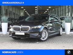 BMW 5-serie Touring - 530e High Executive Automaat / Trekhaak / Adaptieve LED / Parking Assistant Professional /