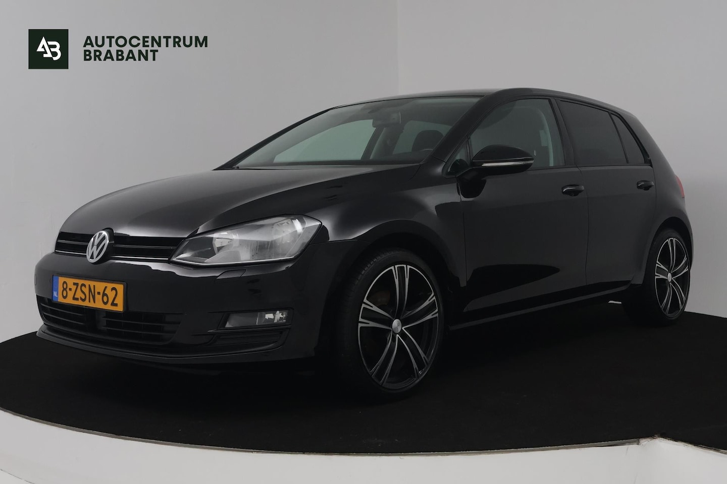 Volkswagen Golf - 1.2 TSI Highline (TREKHAAK, STOELVERWARMING, CARPLAY, NAVIGATIE, CRUISE CONTROL ADAPTIEF) - AutoWereld.nl