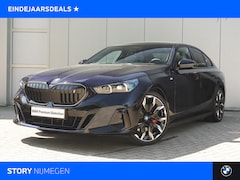 BMW i5 - eDrive40 M Sport / Panoramadak / Trekhaak / Adaptieve LED / Parking Assistant Plus / Stoel