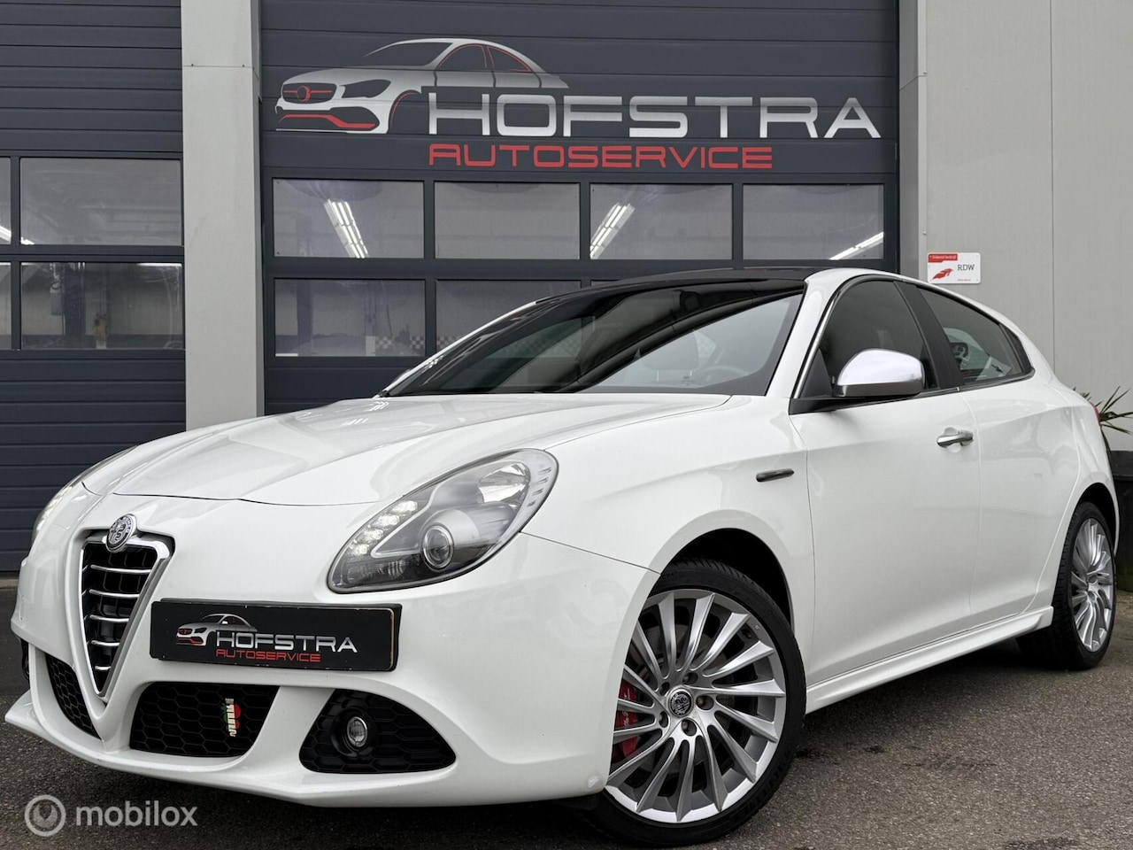 Alfa Romeo Giulietta - 1.4 T Distinctive Pano Leer Navi 170pk - AutoWereld.nl