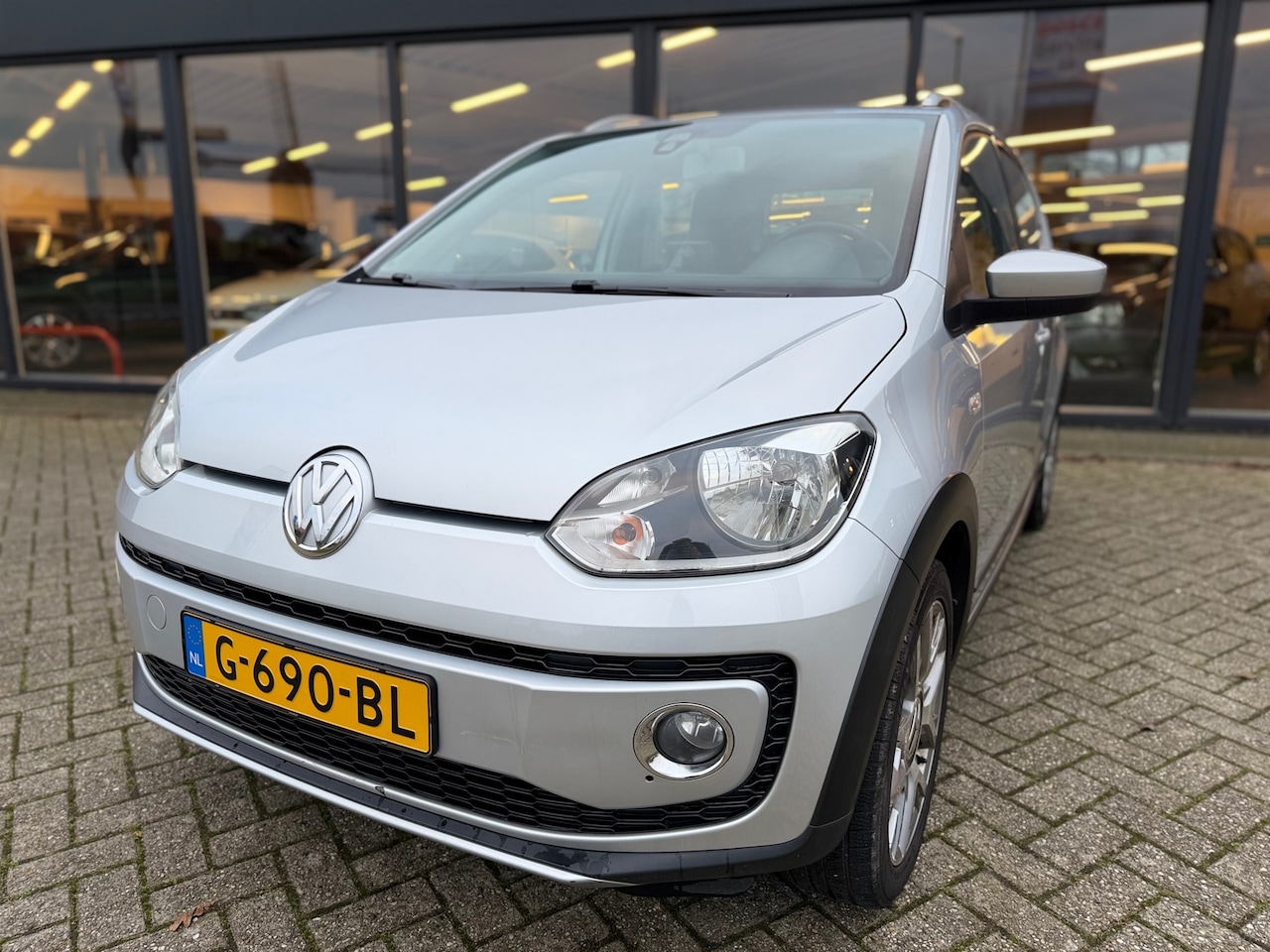 Volkswagen Up! - 1.0 cross up! BlueMotion 1.0 cross up! BlueMotion - AutoWereld.nl