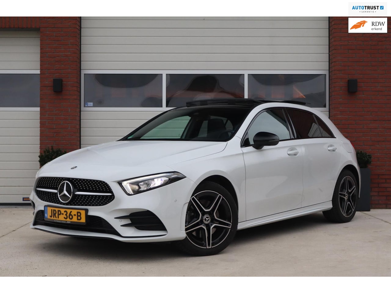 Mercedes-Benz A-klasse - 250 e AMG Line Limited - Sfeerverlichting - Panoramadak - 360 view camera - 1e eigenaar! - AutoWereld.nl