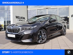 BMW i5 - eDrive40 High Executive M Sport / Panoramadak / Adaptief onderstel professional / Trekhaak