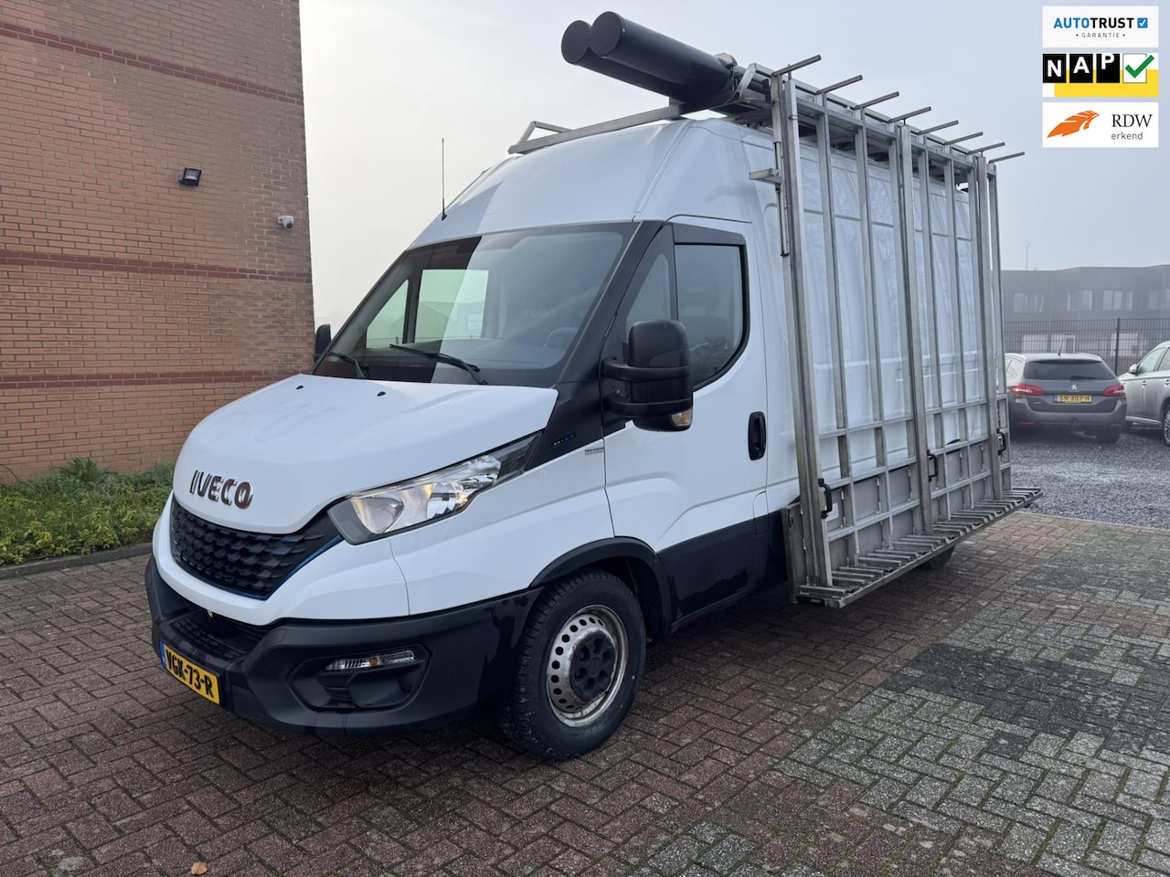 Iveco Daily - 35S14NV 3.0 352 H3 L 35S14NV 3.0 352 H3 L, Glasbus, Lansing Glasbok, Trekhaak, 3 Zits, CNG, EURO 6 - AutoWereld.nl