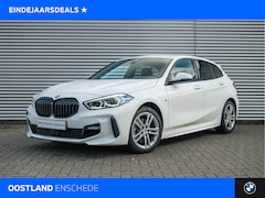BMW 1-serie - 118i Executive M Sport Automaat / Sportstoelen / Achteruitrijcamera / Adaptieve LED / Stuu