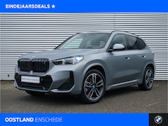 BMW iX1 - xDrive30 M Sport / Achteruitrijcamera / Sportstoelen / M Adaptief onderstel / Comfort Acce