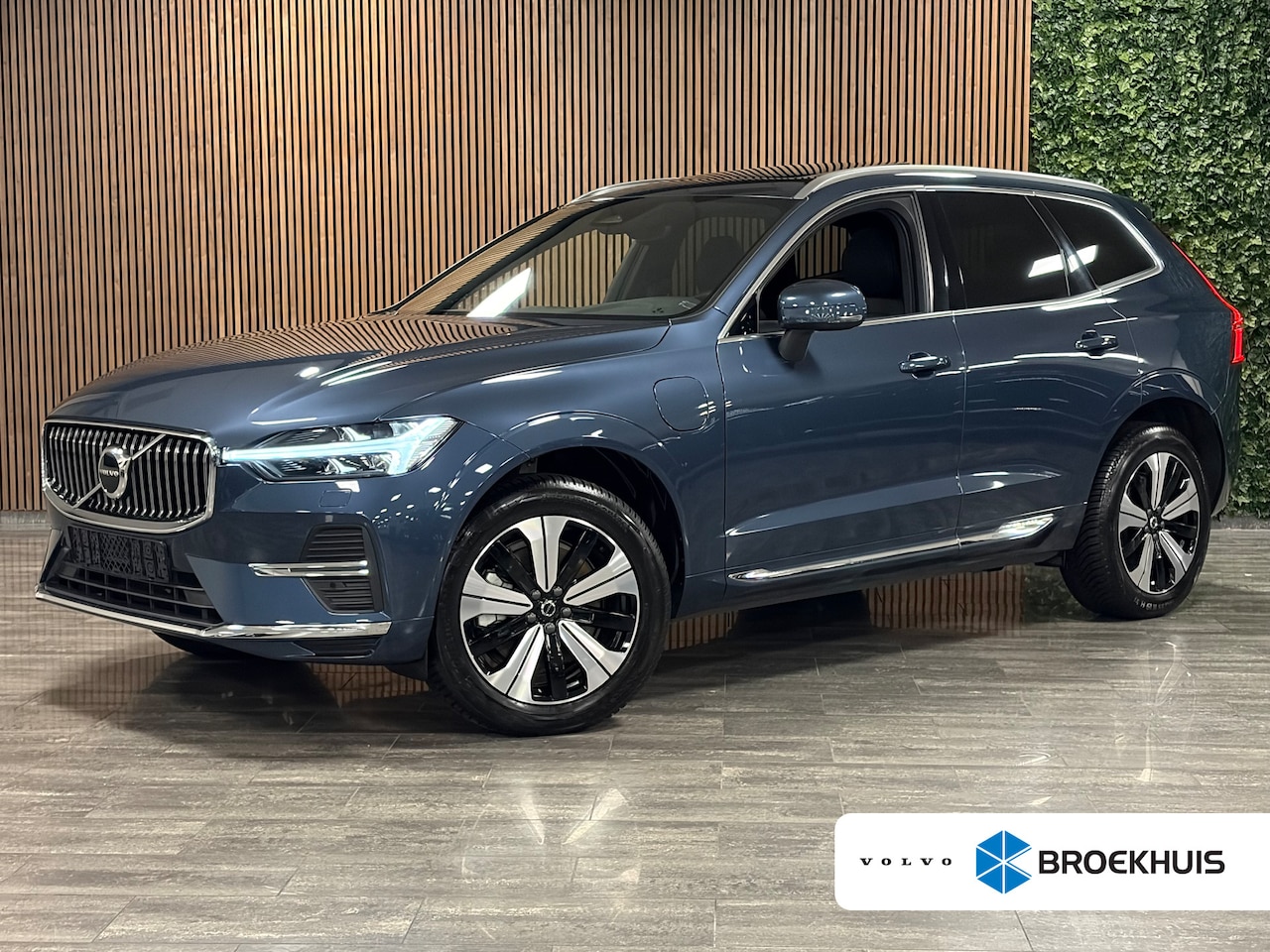 Volvo XC60 - T6 AWD Recharge Plus Bright Trekhaak | All Season banden | Harman Kardon | Adaptieve Cruis - AutoWereld.nl