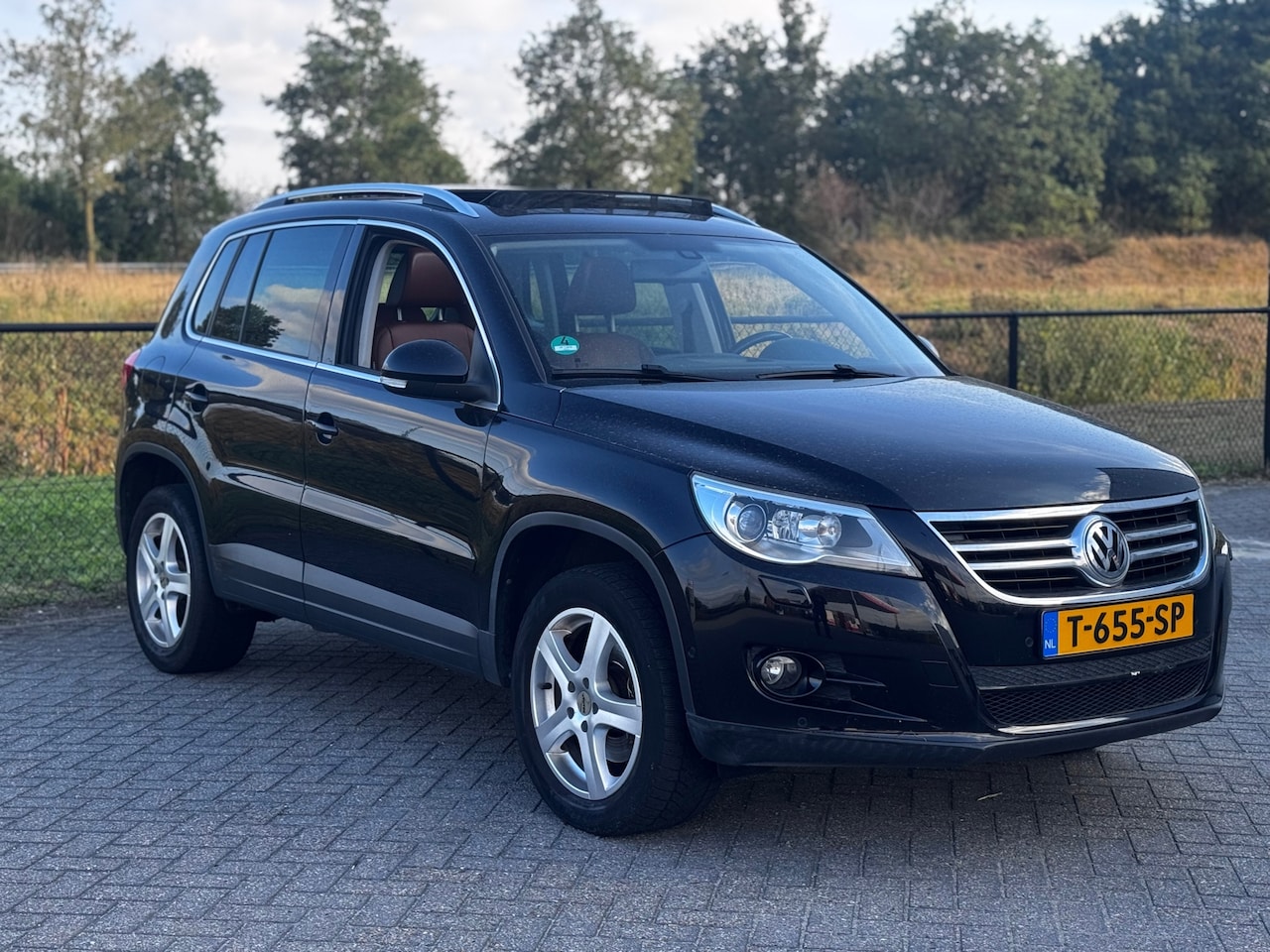 Volkswagen Tiguan - 2.0 TSI Track&Field 4Motion-Automaat-Pano-APK - AutoWereld.nl