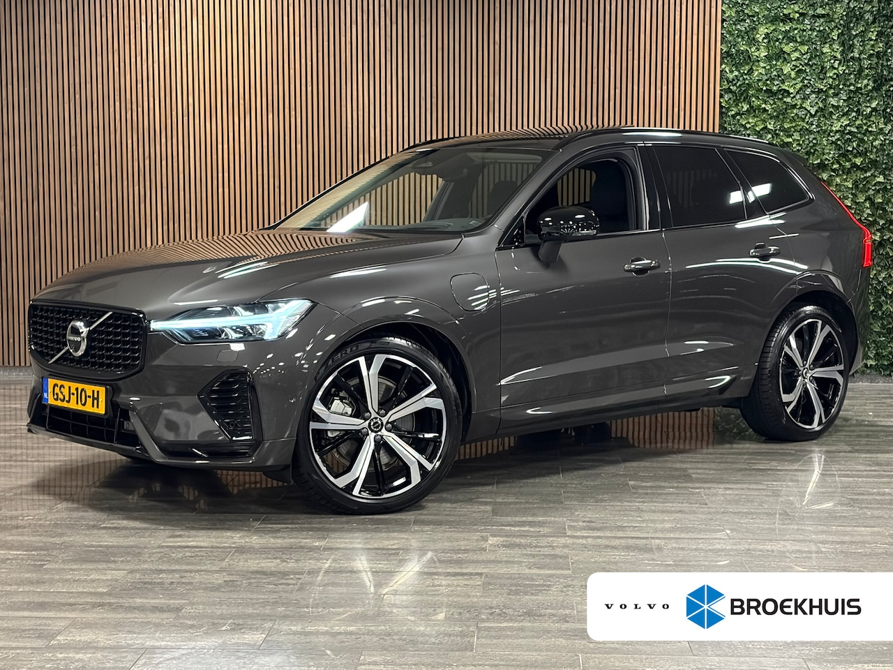 Volvo XC60 - T8 AWD Recharge Ultra Dark Luchtvering | Trekhaak | 360° Camera | 455pk | Head-Up Display - AutoWereld.nl