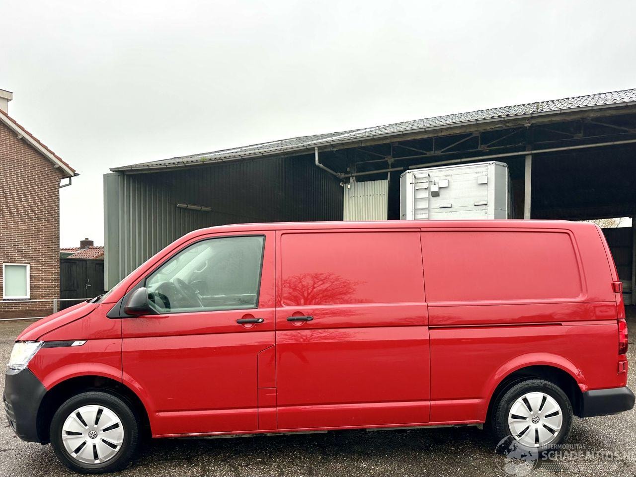 Volkswagen Transporter - 2.0 TDI 150pk 6-bak Lang 3pers - 2x schuifdeur - nap - camera - navi - airco - cruise - pd - AutoWereld.nl