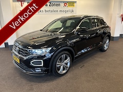 Volkswagen T-Roc - 1.5 TSI 3X R-Line Automaat | Panoramadak | Achteruitrijcamera | Digital dashboard | Adapti