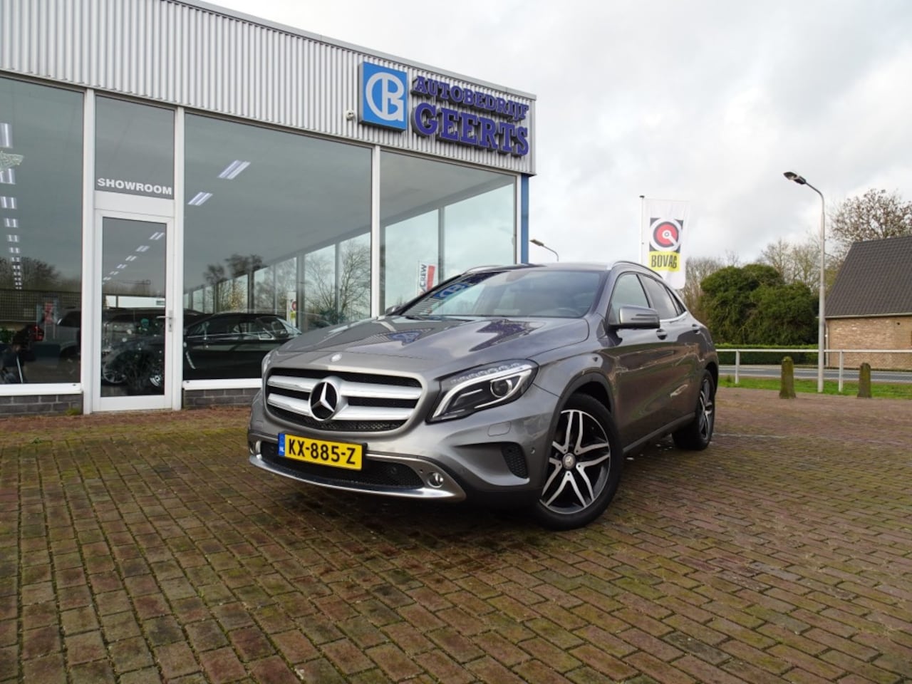Mercedes-Benz GLA-Klasse - 180 Ambition Automaat LED/Camera/Trekhaak/Navi - AutoWereld.nl