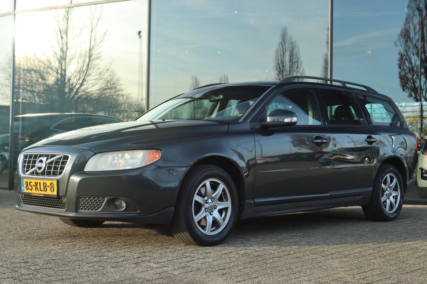 Volvo V70 - 2.0 LIMITED EDITON | LEDER | TREKHAAK | CRUISE | CLIMATE - AutoWereld.nl