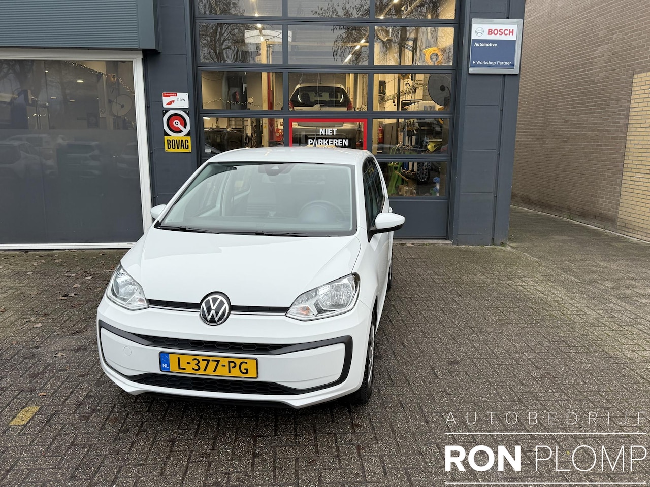 Volkswagen Up! - 1.0 / Airco clima/ Cruise/ Navigatie via App/ Cruise/ PDC/ Camera - AutoWereld.nl