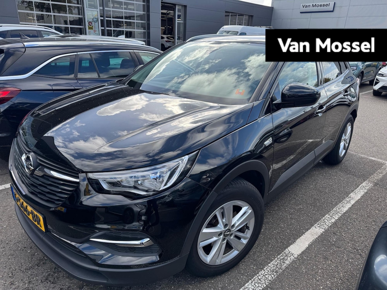 Opel Grandland X - 1.2 Turbo Business + | 130pk | Navigatie | Camera | - AutoWereld.nl