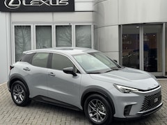 Lexus LBX - 2WD STOELVERW STUURVERW PARK-SENSOR BLIND-SPOT CARPLAY LENDESTEUN