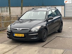 Hyundai i30 CW - 1.4i Blue Active Airco Grootscherm APK