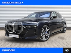 BMW 7-serie - M760e xDrive High Executive Automaat / Panoramadak Sky Lounge / Massagefunctie / Parking A