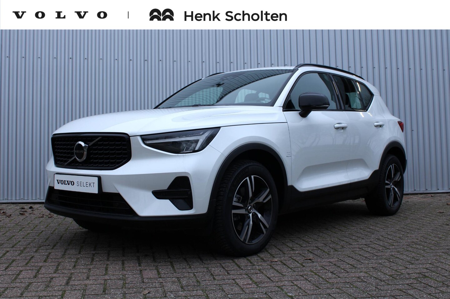 Volvo XC40 - B4 Automaat Plus Dark | Verwarmbare voorstoelen | Verwarmbaar stuurwiel | Verwarmbare voor - AutoWereld.nl