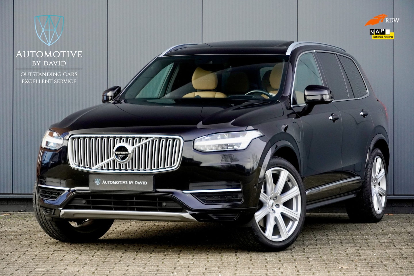 Volvo XC90 - 2.0 T8 408 pk TE AWD INSCRIPTION AUTOMAAT / B&W / LUCHTVERING / 7-PERSOONS / TREKHAAK / BO - AutoWereld.nl