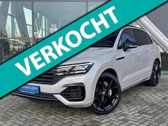 Volkswagen Touareg - 3.0 TSi 4MOTION R 463pk Luchtvering / Trekhaak / Massage Stoelen / 22 inc velgen